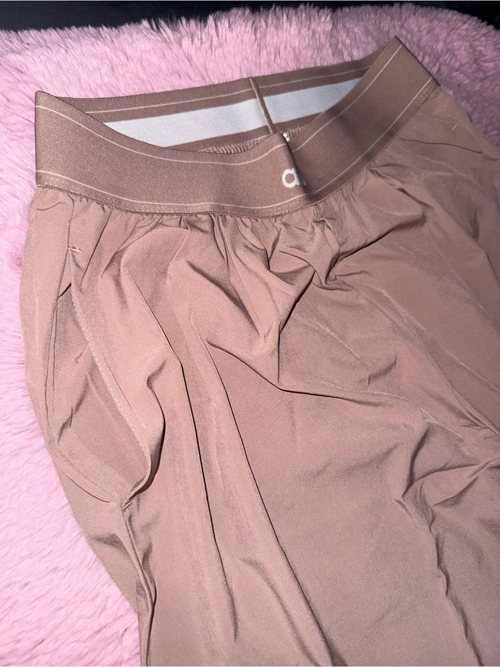 Alo Yoga suit up trousers regular taupe pants size M